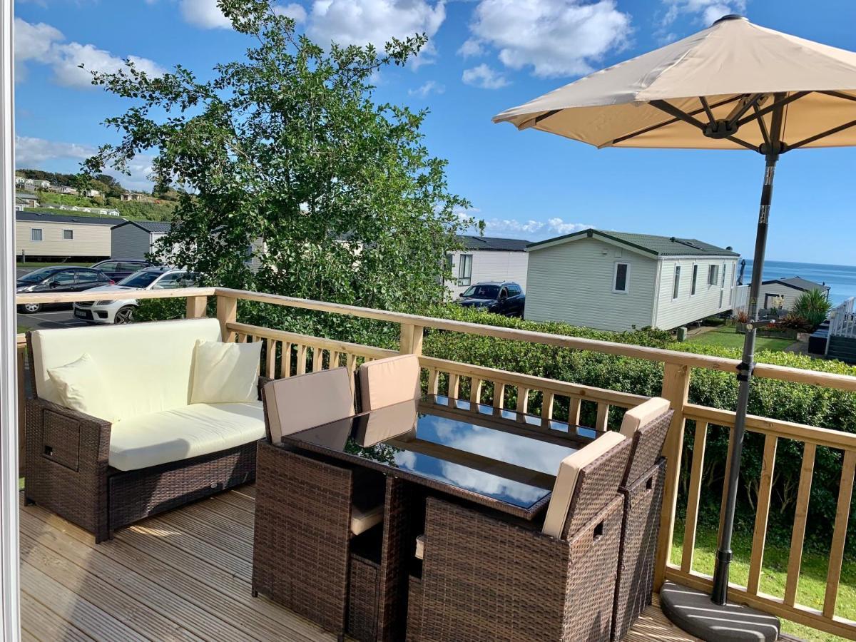 Lydstep Beach Bayview 3-Bedroom Holiday Home Tenby Exteriör bild