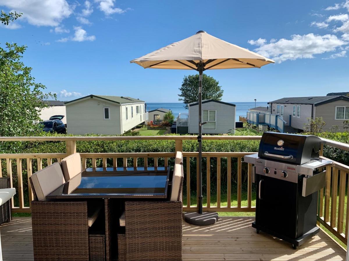 Lydstep Beach Bayview 3-Bedroom Holiday Home Tenby Exteriör bild