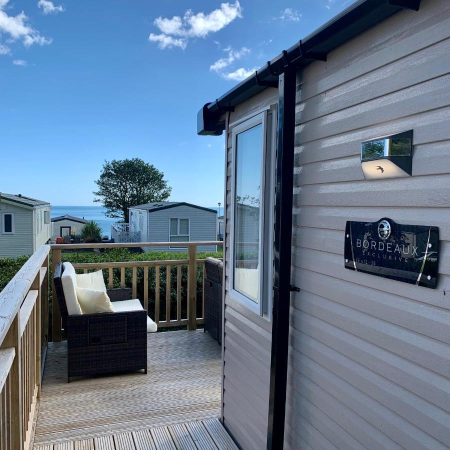 Lydstep Beach Bayview 3-Bedroom Holiday Home Tenby Exteriör bild